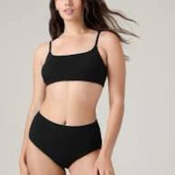 ✨Athleta Scoop Bikini Top in Black, NWT - Picture 1 of 9